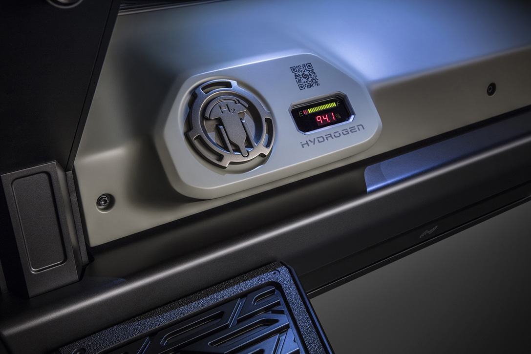 SURUS利用通用汽車最新的Hydrotec燃料電池系統,具備安靜,越野流動性,瞬時高扭力輸出的特性