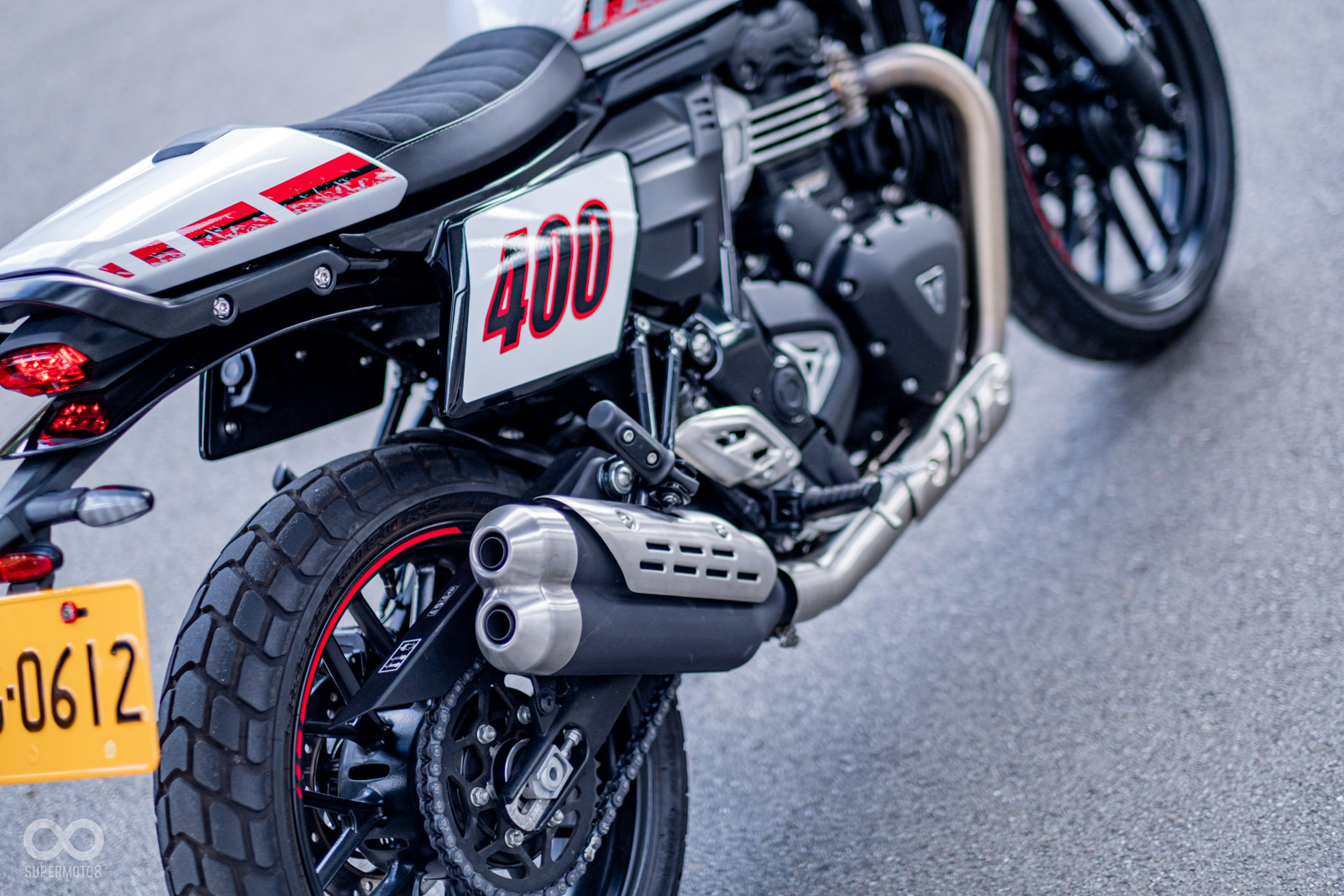 TRACKER 400採用和SCRAMBLER 400 X相同的雙出排氣管