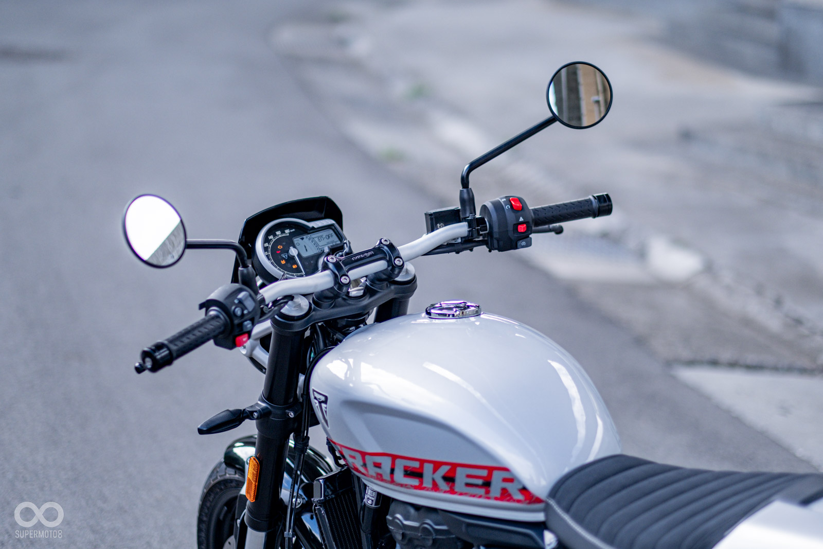 TRACKER 400換上非常寬大的握把