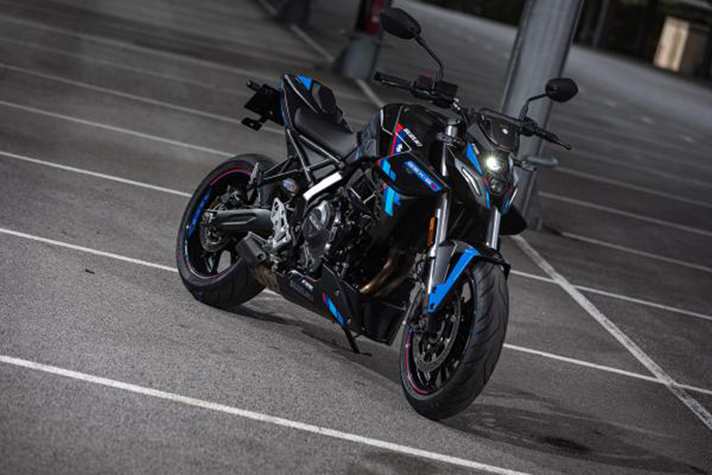 除了車身塗裝之外,特仕版套件還增加不少改裝品和選配品