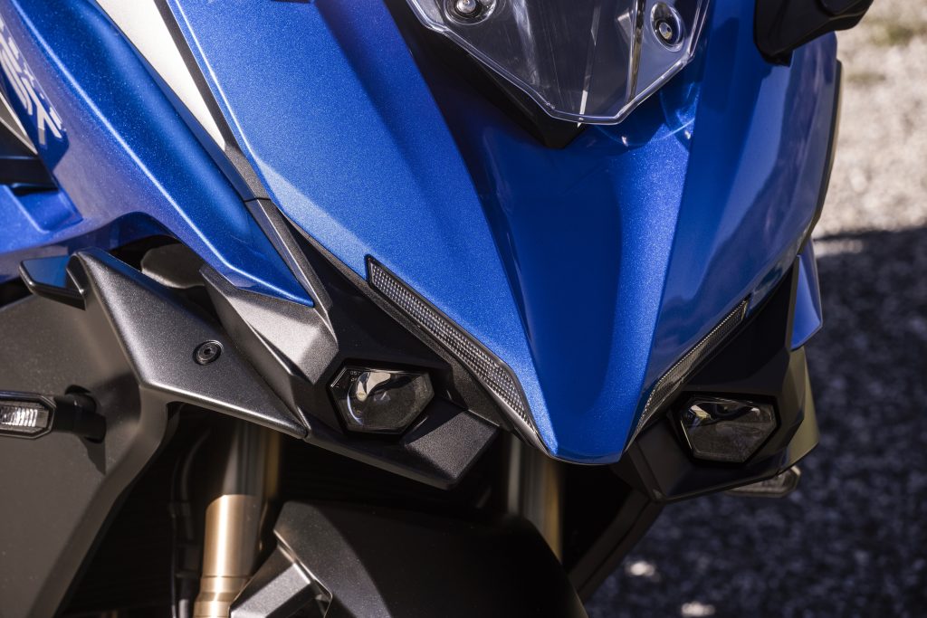 充滿戰鬥感的新車頭,給人耳目一新的感受