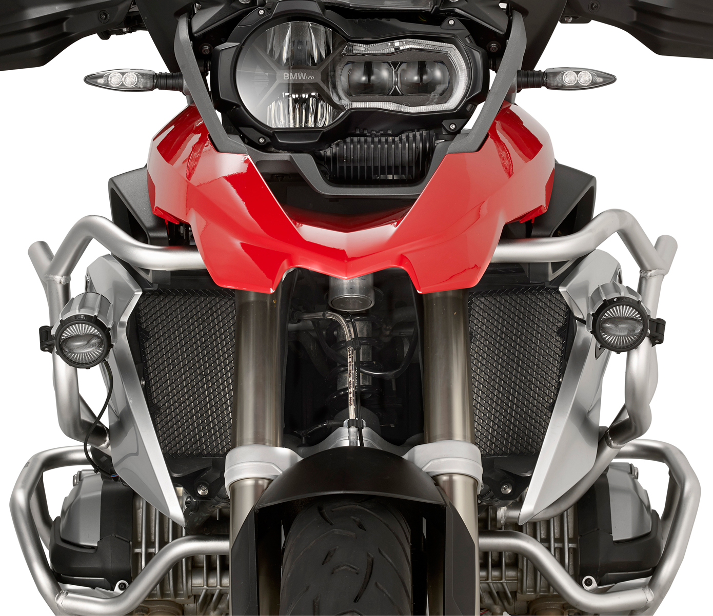 為了最佳的散熱效果,水箱冷排通常放在車頭正面,同時也帶來更大的空氣阻力