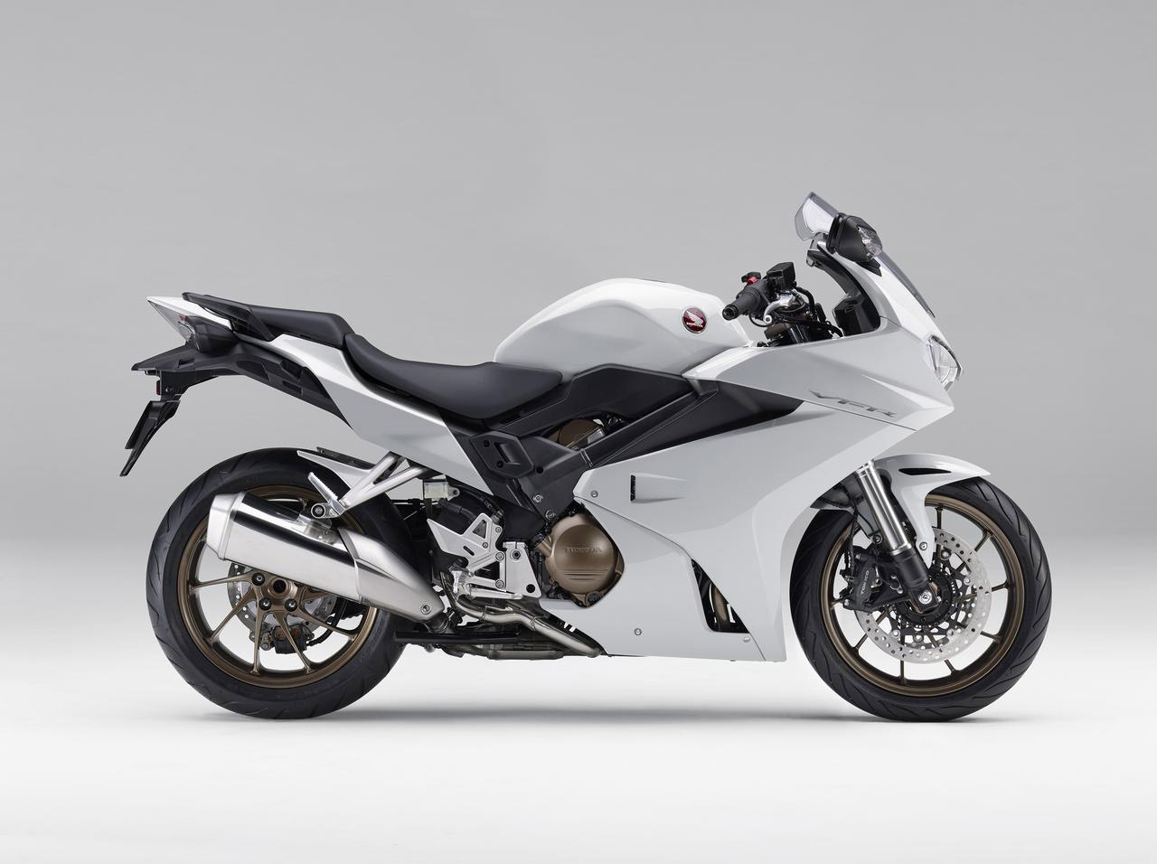 2017 HONDA VFR800F珍珠白配色