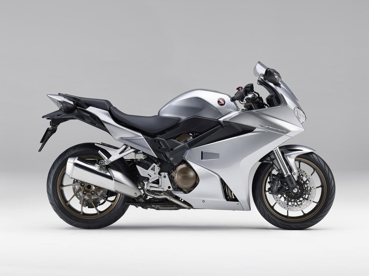 2017 HONDA VFR800F金屬銀配色