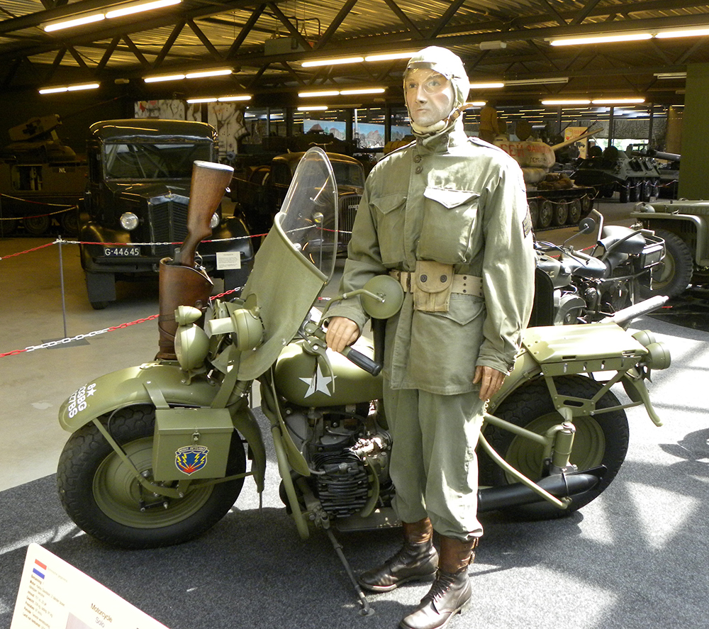 Harley-Davidson仿製BMW R75的XA系列,後續也提供美軍在戰場上使用