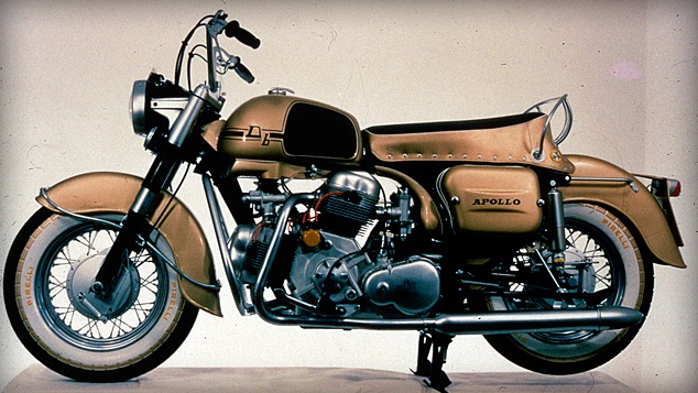 1964年所生產的兩台L 型四缸氣冷車Apollo,是DUCATI 生產的第一輛四汽缸車款