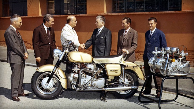 DUCATI 第一輛四缸車是1964年的Apollo,當時是為了與美國哈雷競標美國警車標案而推出的四缸氣冷車種。