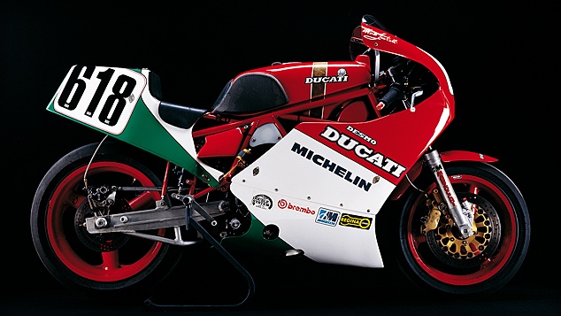 自1985年的首款superbike－750 F1 以來，DUCATI 當家仿賽使用雙缸平台已有32年，若從更早的第一輛市售雙缸車750 GT開始算，這個傳統更是超過四十年