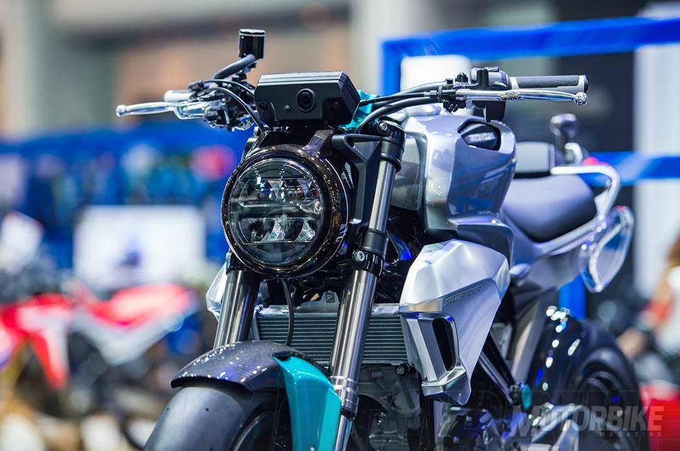 雖然並無明顯透露,150SS Racer 的整體設計靈感部分是來自café racer,再加上一些未來元素所構成