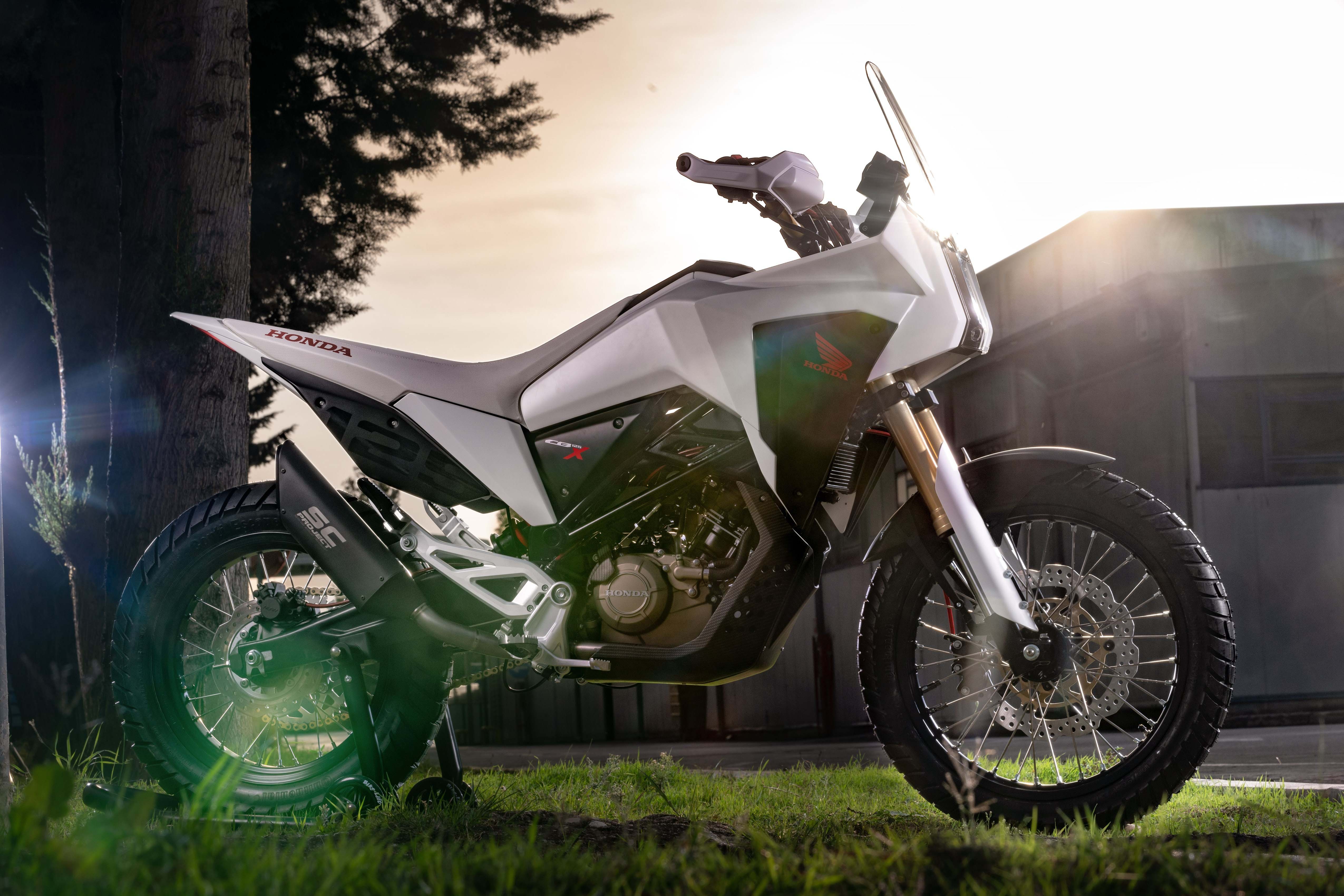 CB125X完整的Adventure車身佈置，真的是一台麻雀雖小五臟俱全的概念車