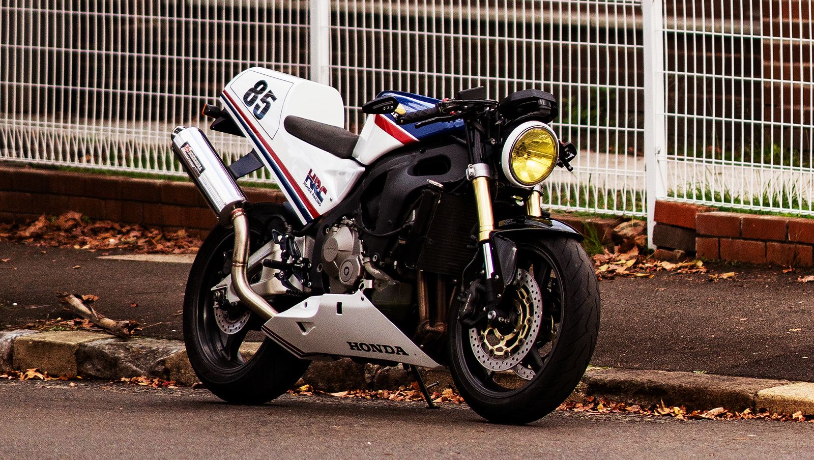 「CBR600RR速度快、性能可靠、價格相對便宜，而且別具歷史意義。」James說道