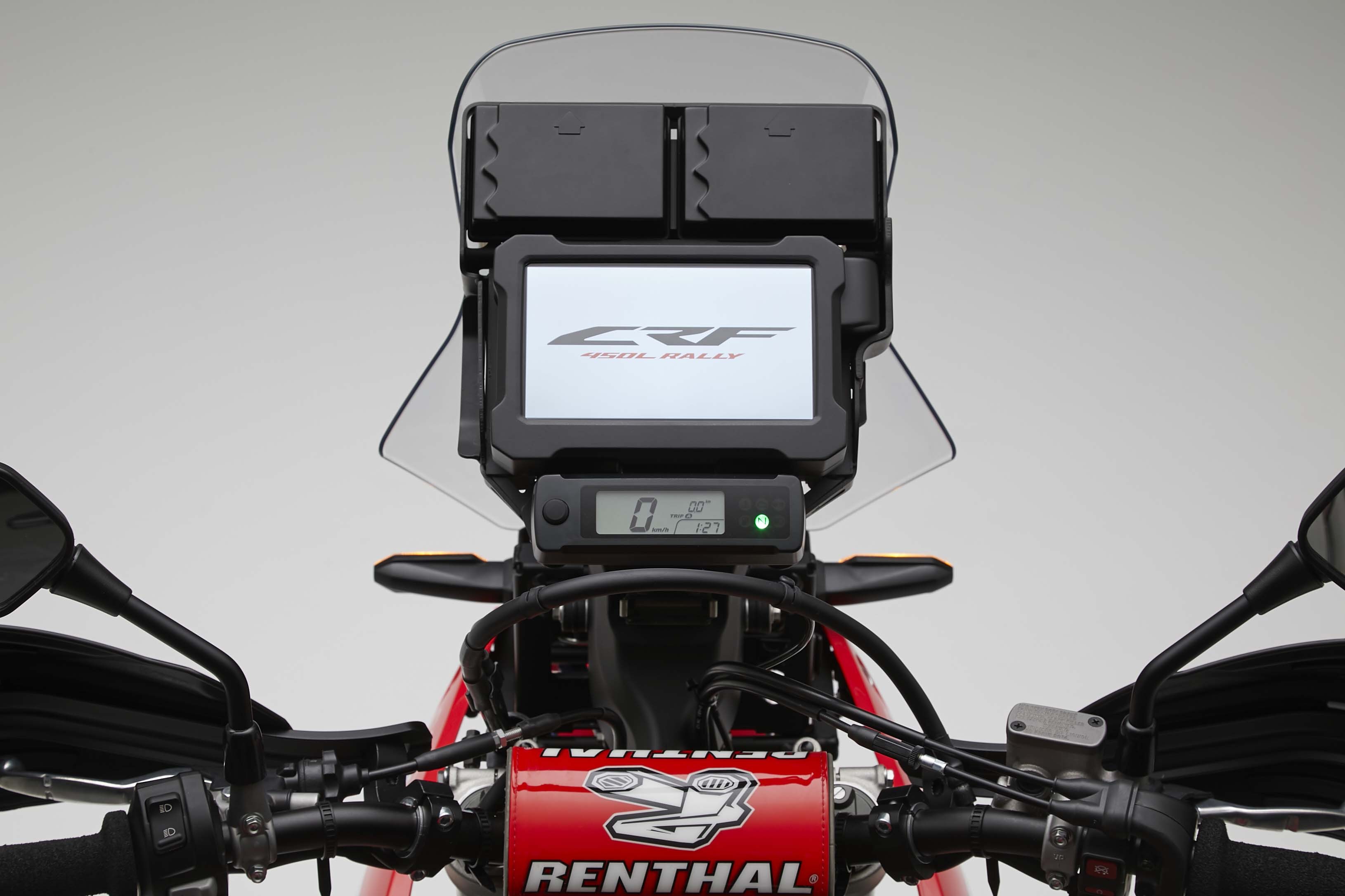 CRF450L Rally同樣採用了上下雙層的儀表,搭配上5吋的TFT液晶螢幕顯示器