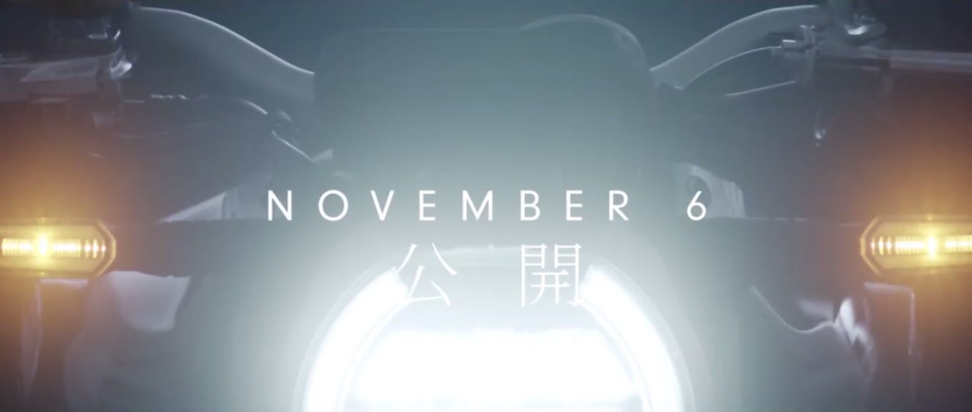 低把,扁形方向燈,配上傳統圓型的LED大燈,新車在米蘭車展前一天會公開