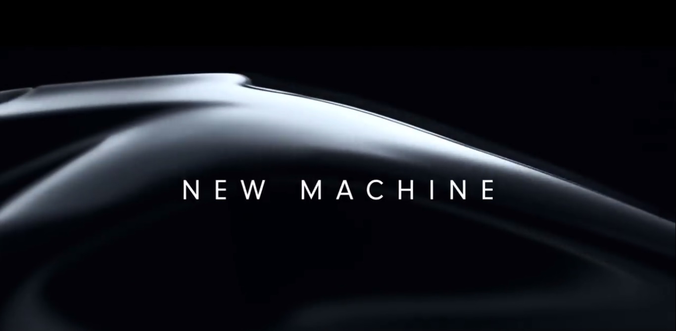 這看來是油箱上端線條,若你會覺得有些眼熟,大概是因為它跟上個月泰國OHNDA 發表的新車CB150R ExMotion 有點像吧