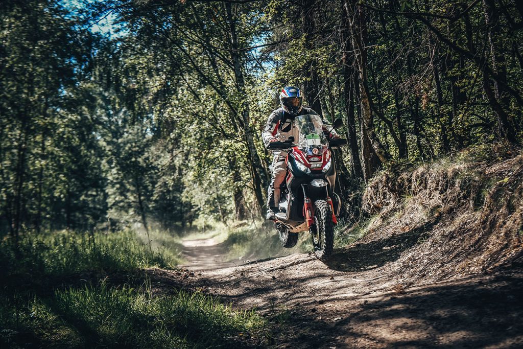 X-ADV採用的DCT變速方式，讓車手在off-Road時能夠專注在路面選擇和操控方面，而不用去分心進行離合器的操控