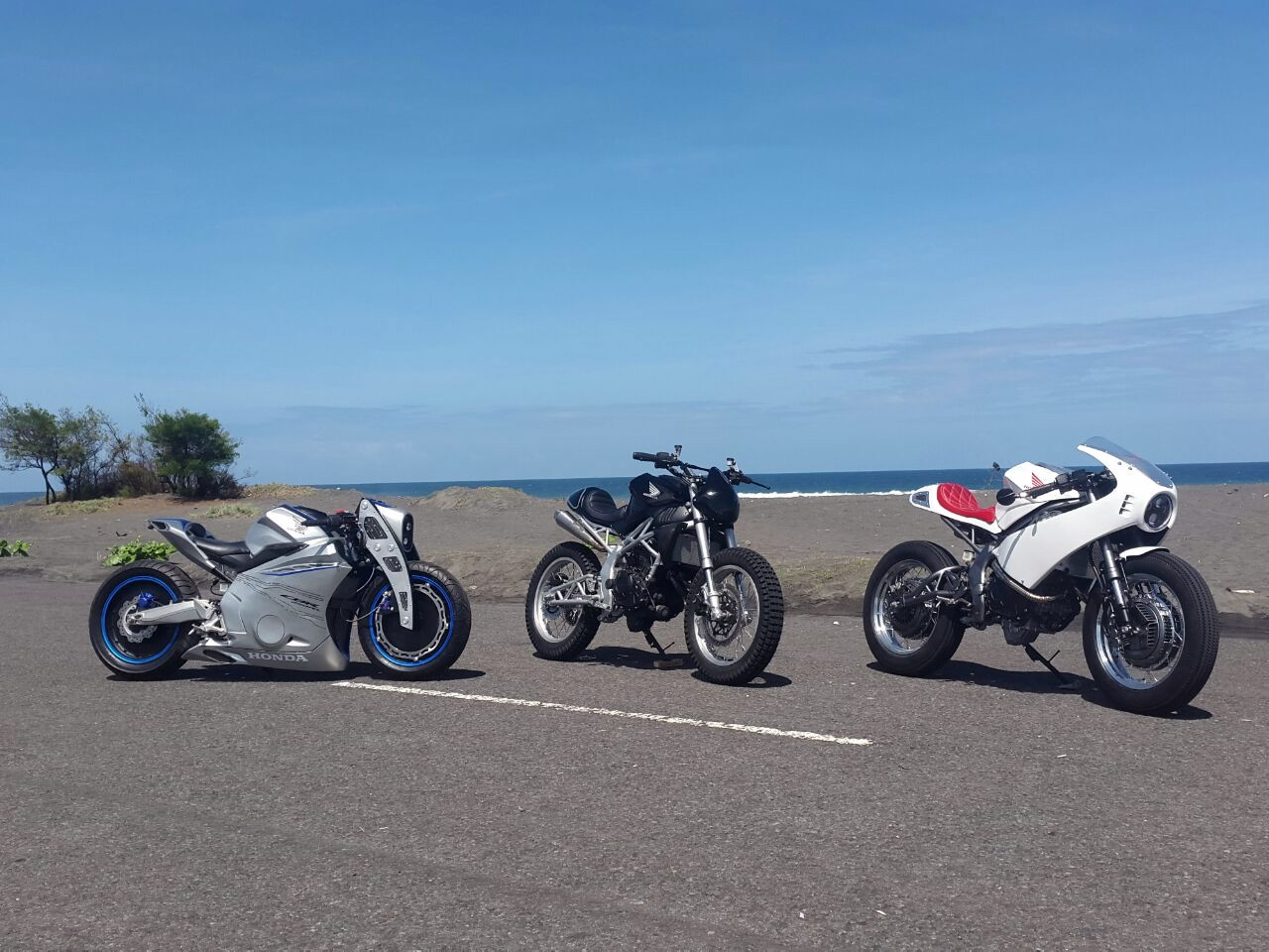 改裝作品已在近日出爐，每台車都有一個設計主軸，分別是Neo Café Racer、Neo Scrambler、和Futuristic Racer