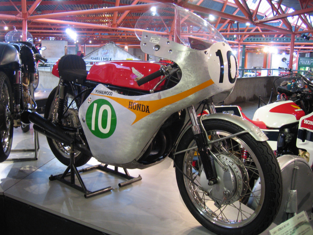 Mike Hailwood騎乘的1961年HONDA RC162