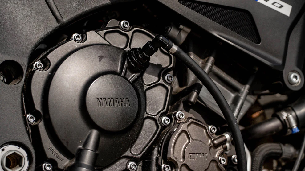 為了降低引擎的磨耗，Purpose Built Moto將引擎的壓縮比從12:1降低至9.5:1