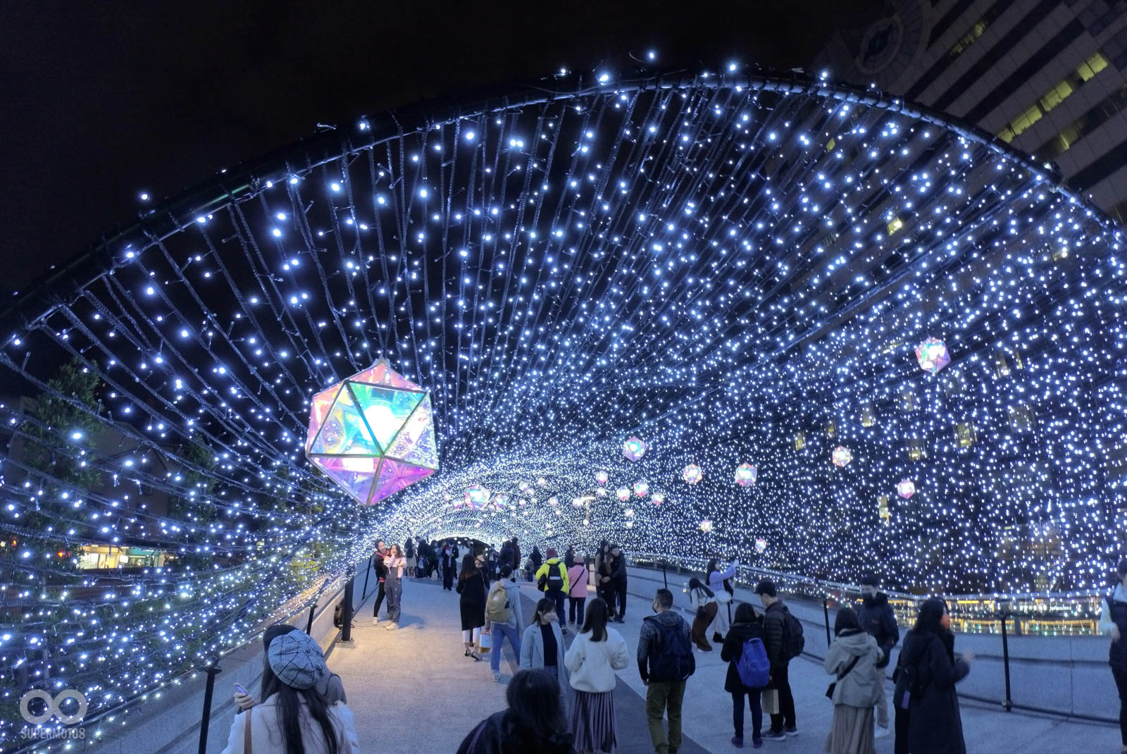 Leica的1英寸超大感光元件讓ONE R能拍攝出相當驚人的夜景照片