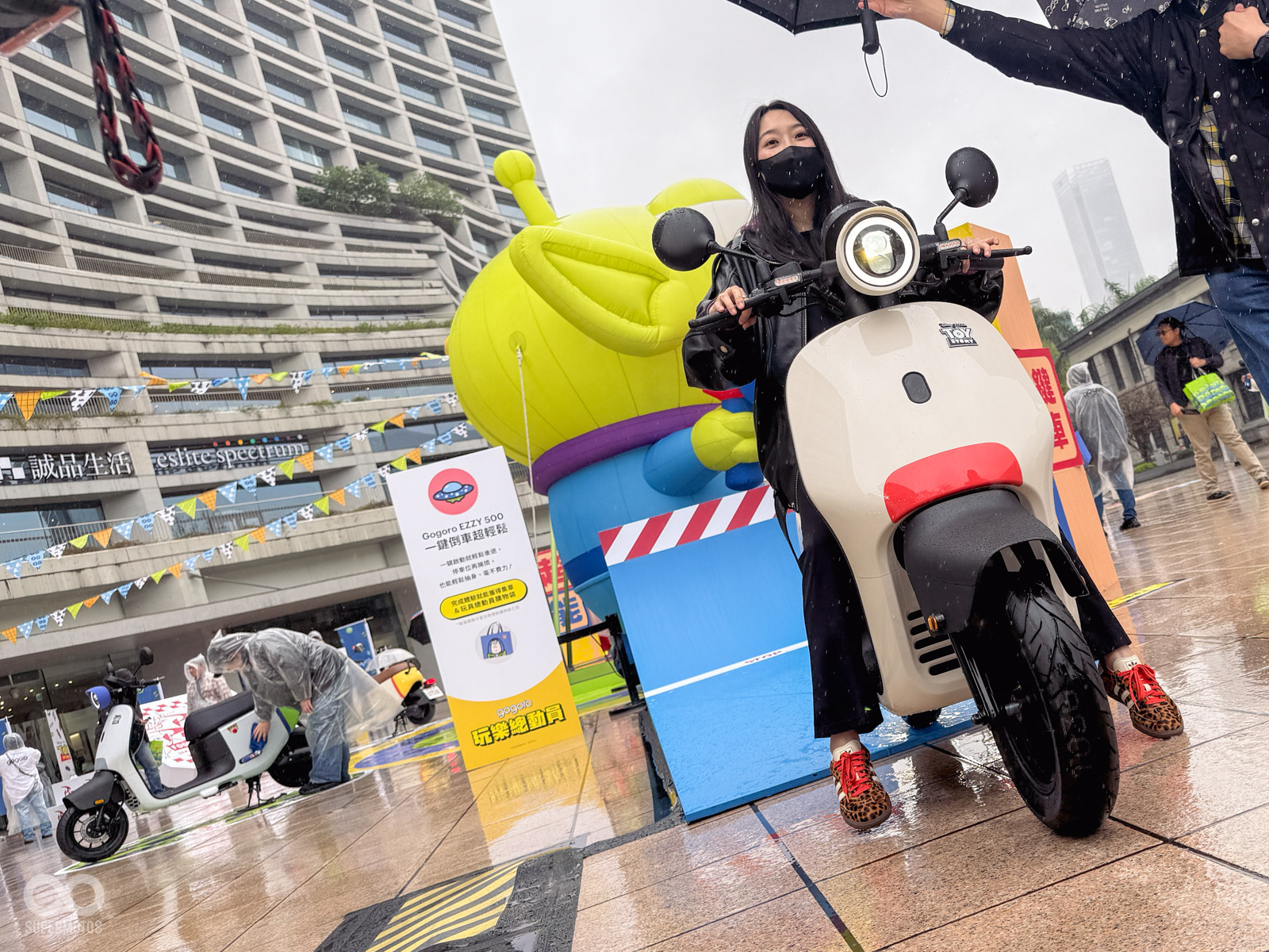 活動現場設有多的主題體驗區,例如現場可體驗一鍵倒車的功能