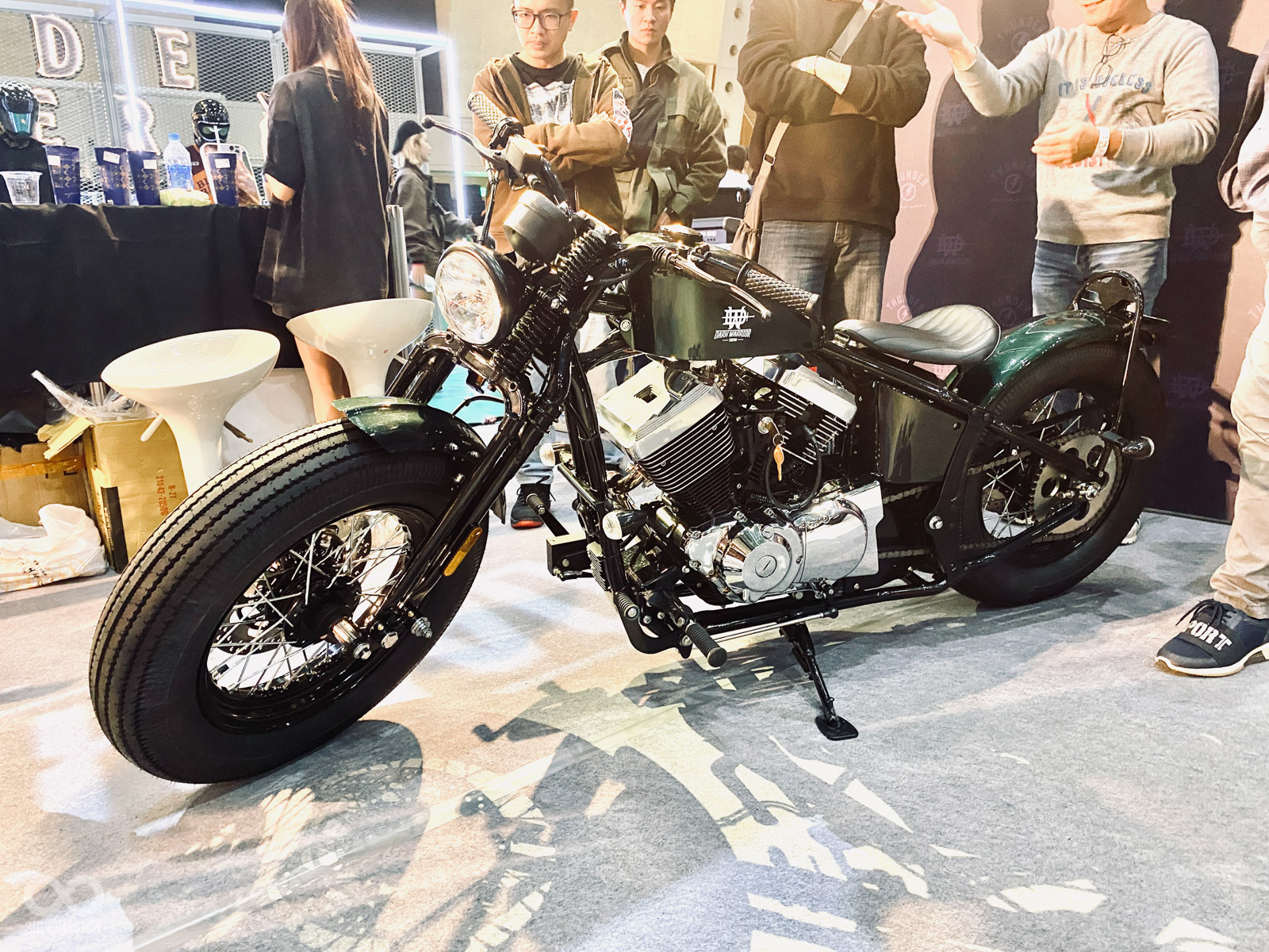 台灣販售版本在座墊下配有中置避震器,在兼顧硬尾外觀下還能保有舒適性