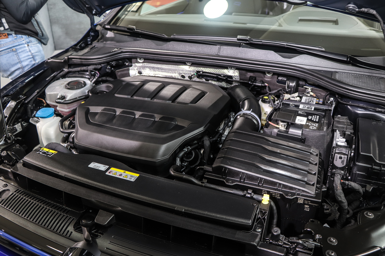 引擎同樣是EA888的2.0L直列四缸渦輪增壓引擎,擁有320hp/42.8kg-m的最大輸出。