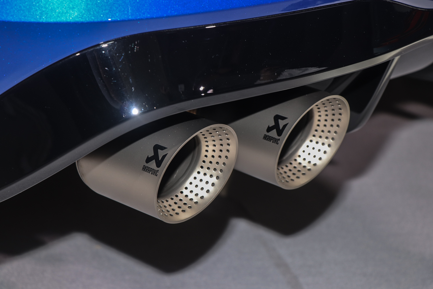 Akrapovič鈦合金蠍子管可以在Tiguan R上選配,但Golf R因為噪音認證無法通過因此不提供選配。