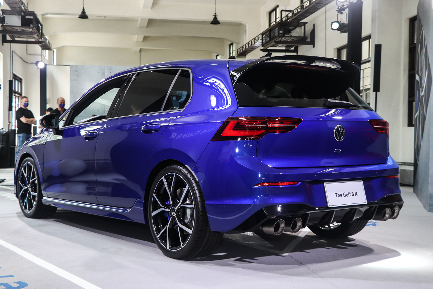 Golf R擁有降低了20mm的專屬運動化懸吊,更有性能色彩。