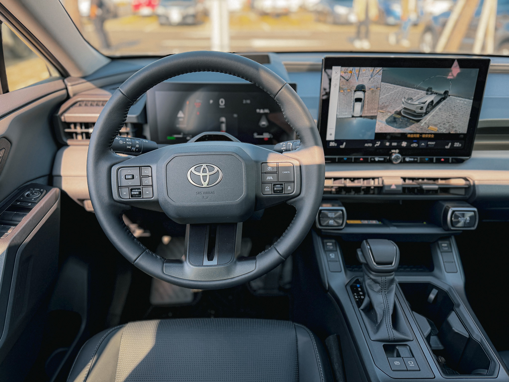 方正的方向盤風格，真的給人一種開的是越野吉普車的錯覺