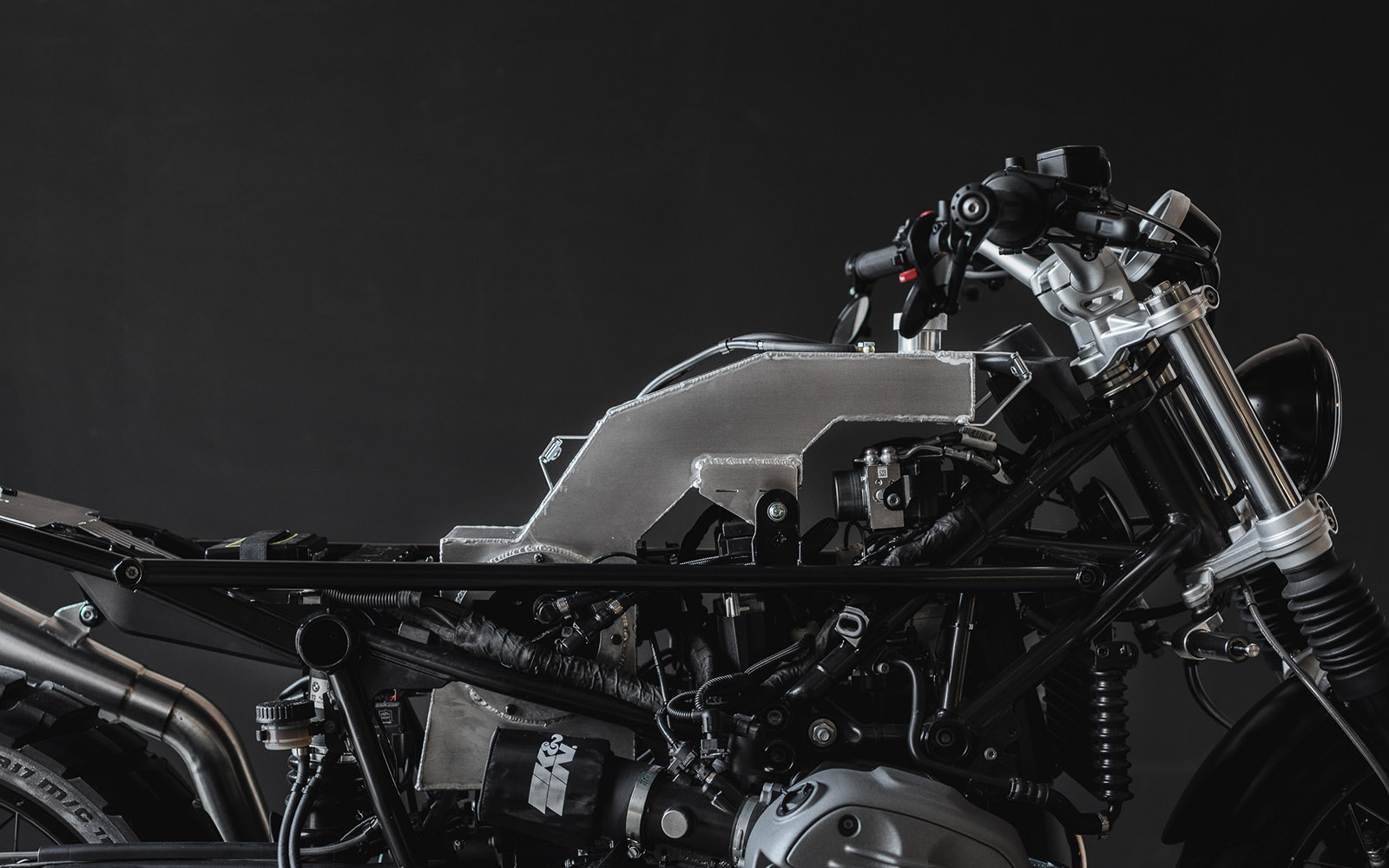 HOOKIE CO. 強調套件安裝簡單，且無需焊接、切割破壞原有結構