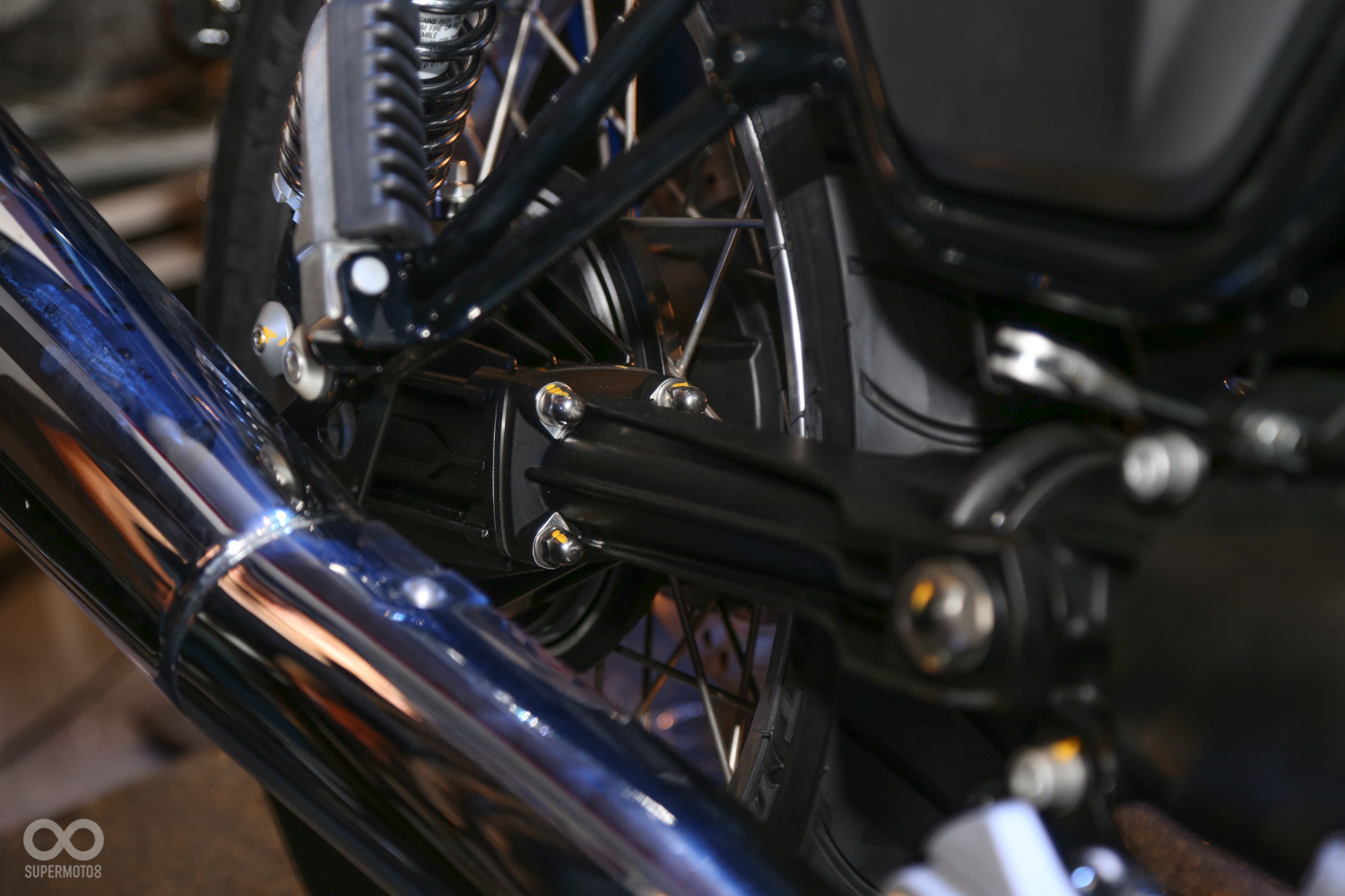橫置V缸與傳動軸可是Moto Guzzi的代表符號