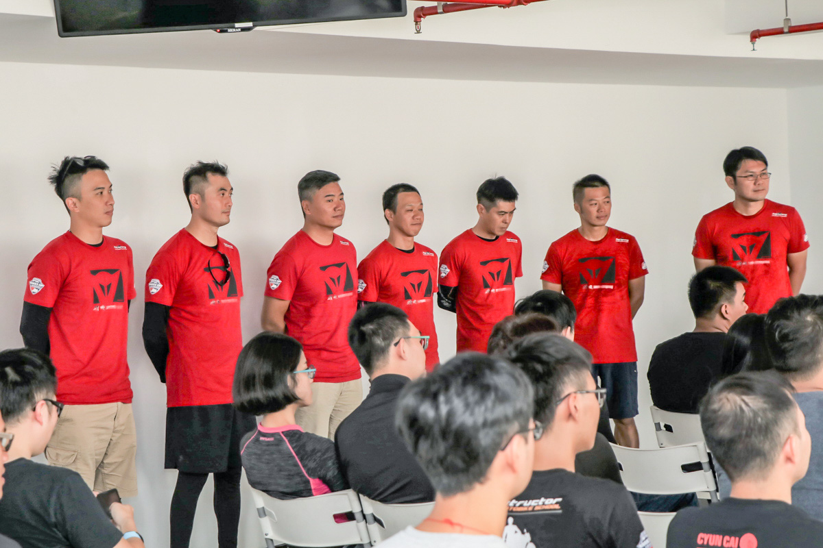 多位加州賽車學校Level4結訓的教練團,其中的薛志偉與江直螢更是台灣大賽車ST250組與SS600組的現役車手,說這是台灣最強的教學團隊可是一點也不誇張