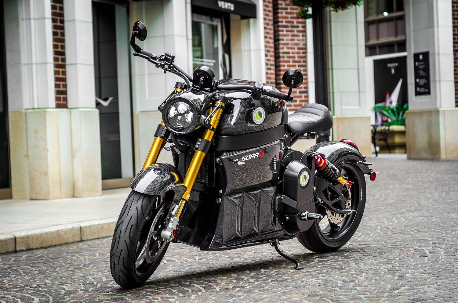 SORA是第一個將電動機車推向奢華層次的品牌