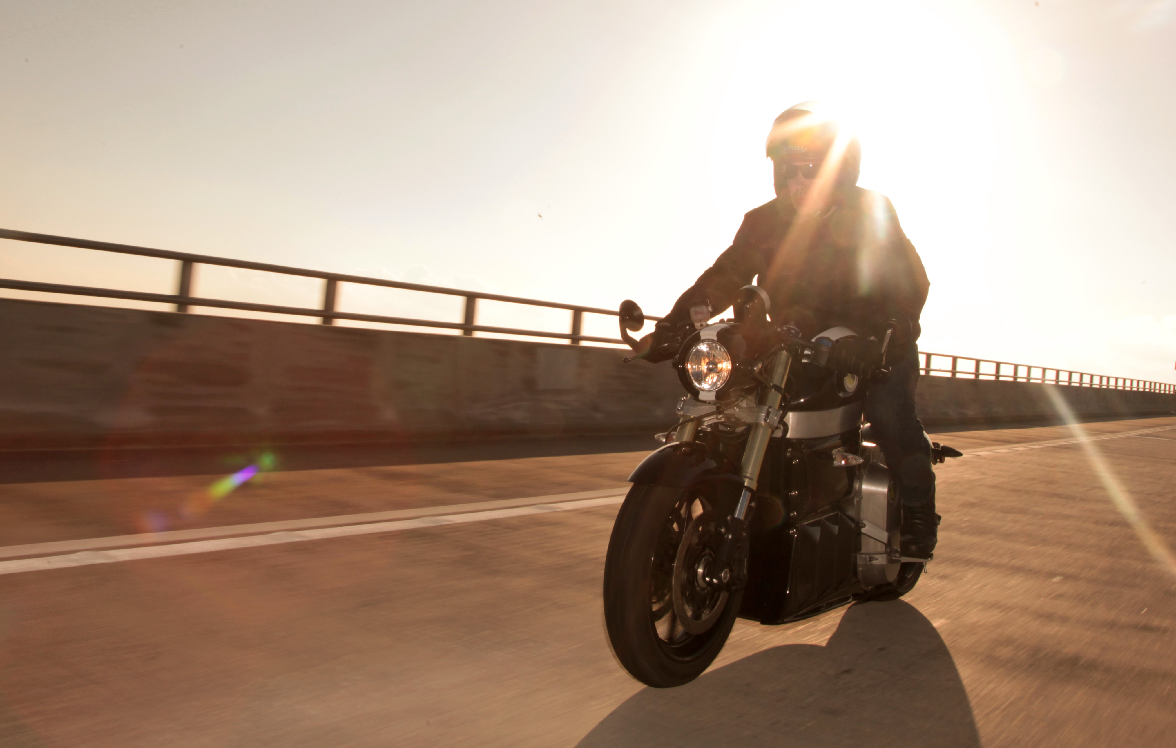 比擬超跑的加速效能是電動車最大優勢