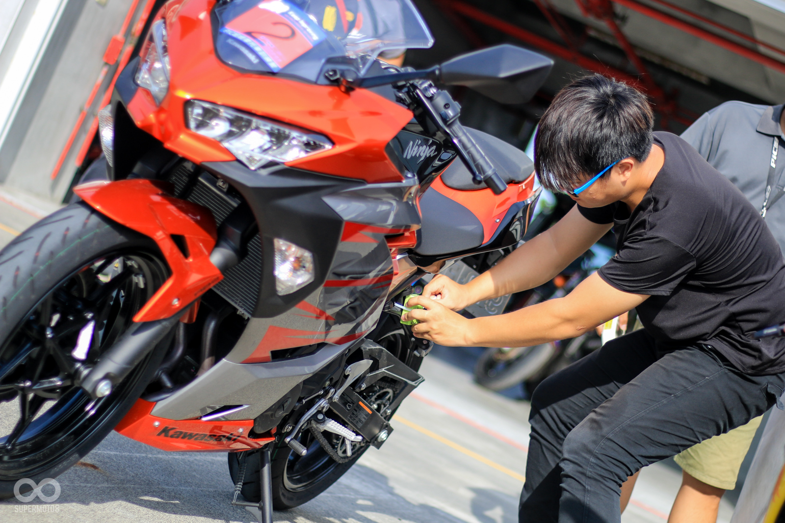 在活動一開始,工作人員也將車輛固定上計時器,學員可以透過下午兩節的練習觀察自己的進步幅度