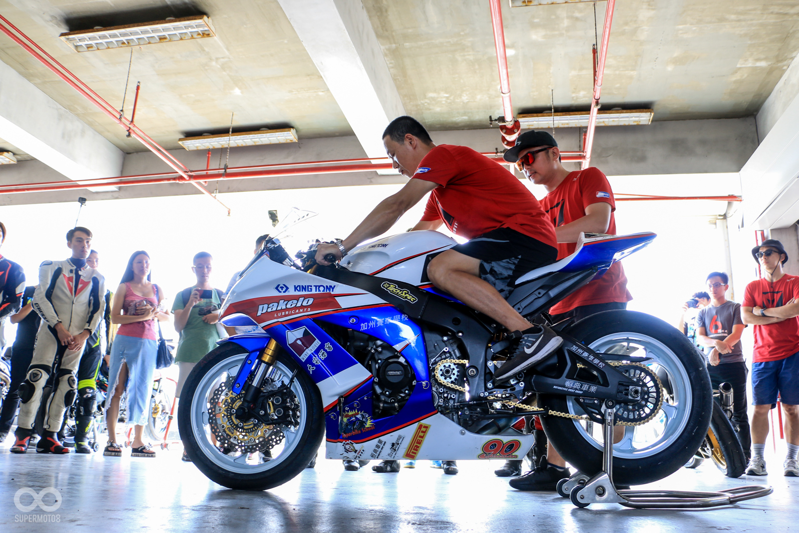 由台灣現役ST 250選手 薛志偉 親自為大家示範正確騎姿