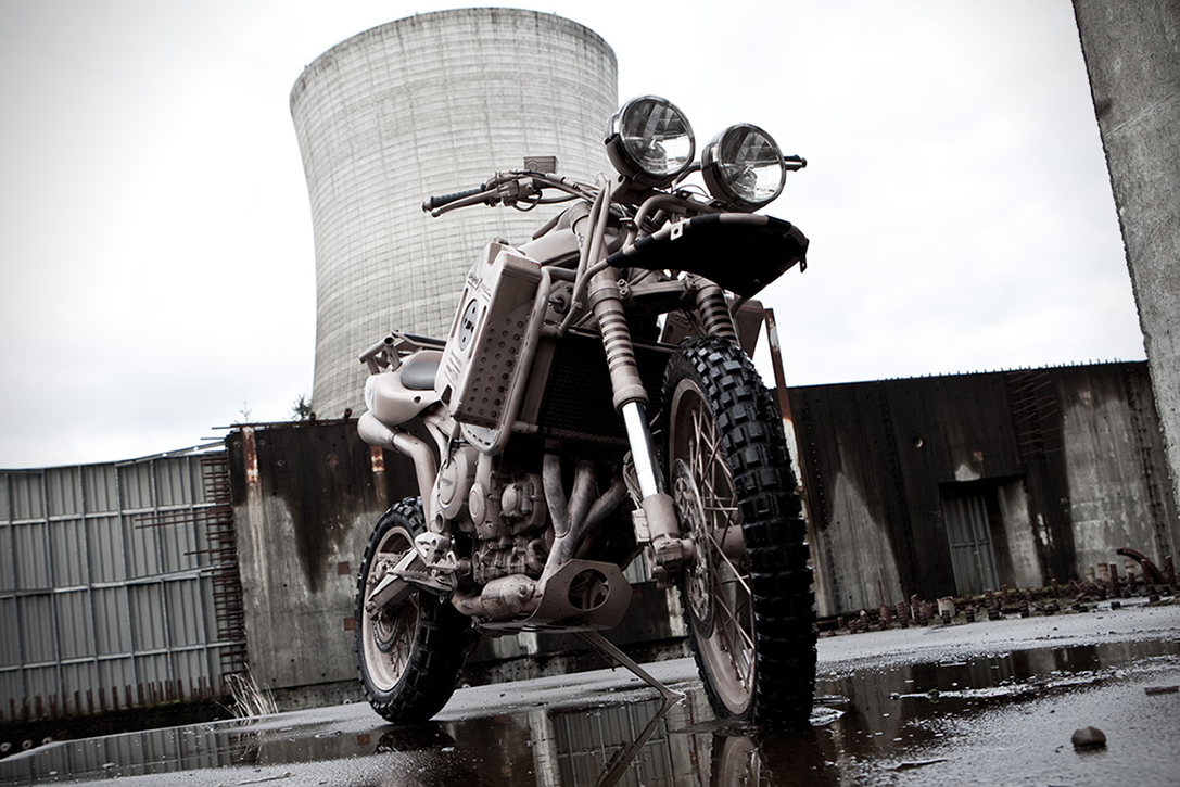 年輕的創意元素與成熟穩重的形象，從這輛Triumph Tiger 800xc Dromedarii就能看出Icon 1000所要傳達的意象