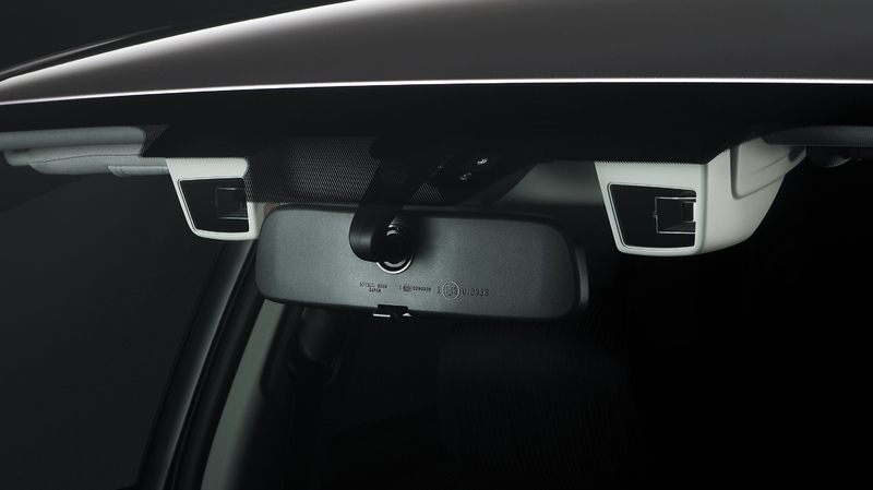 SUBARU EYESIGHT系統也是透過雙鏡頭方式輔助
