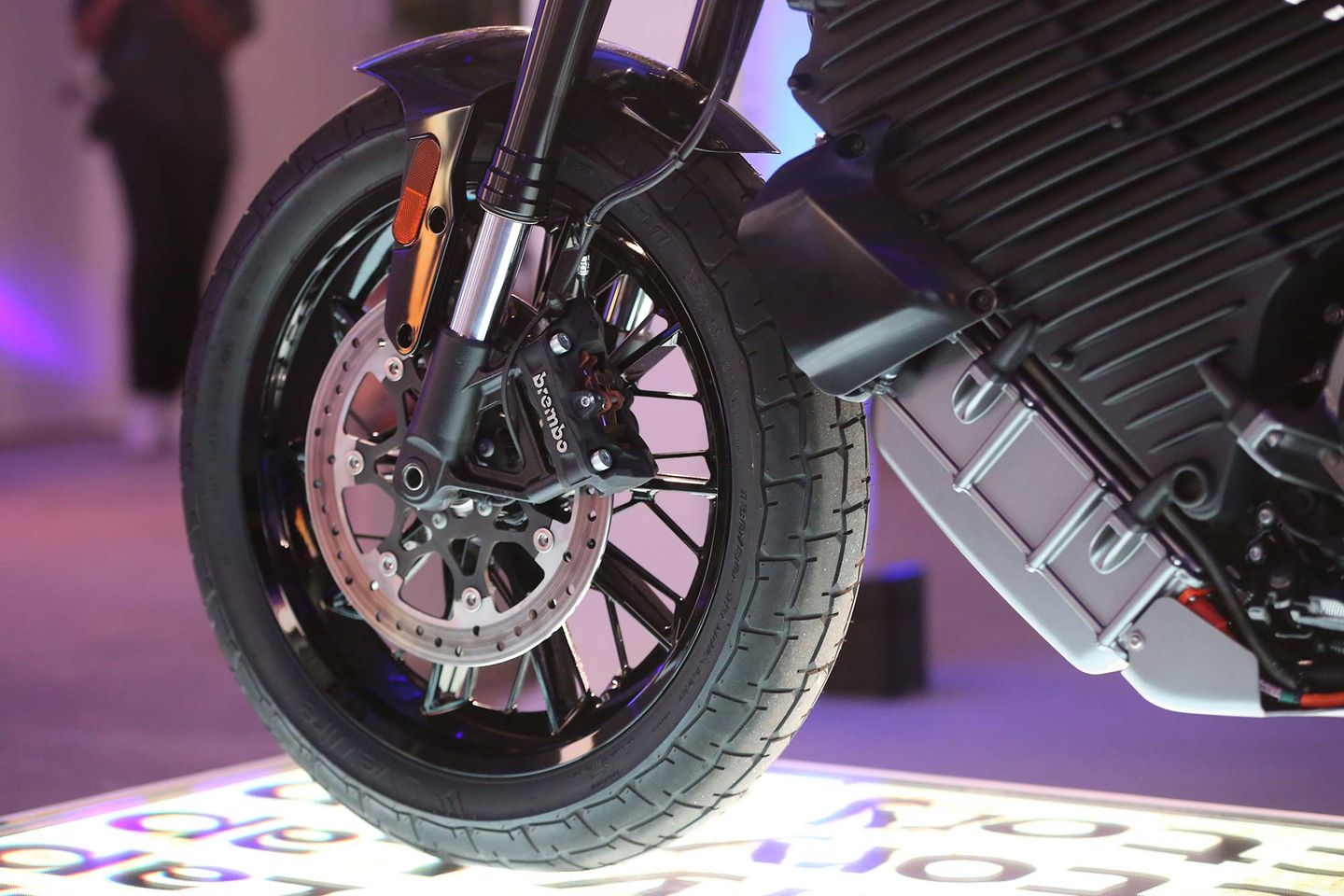 Brembo的煞車卡鉗上身