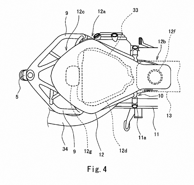 因集氣室擴增,油箱必須向坐墊下方延伸,以保持足夠的油箱容量