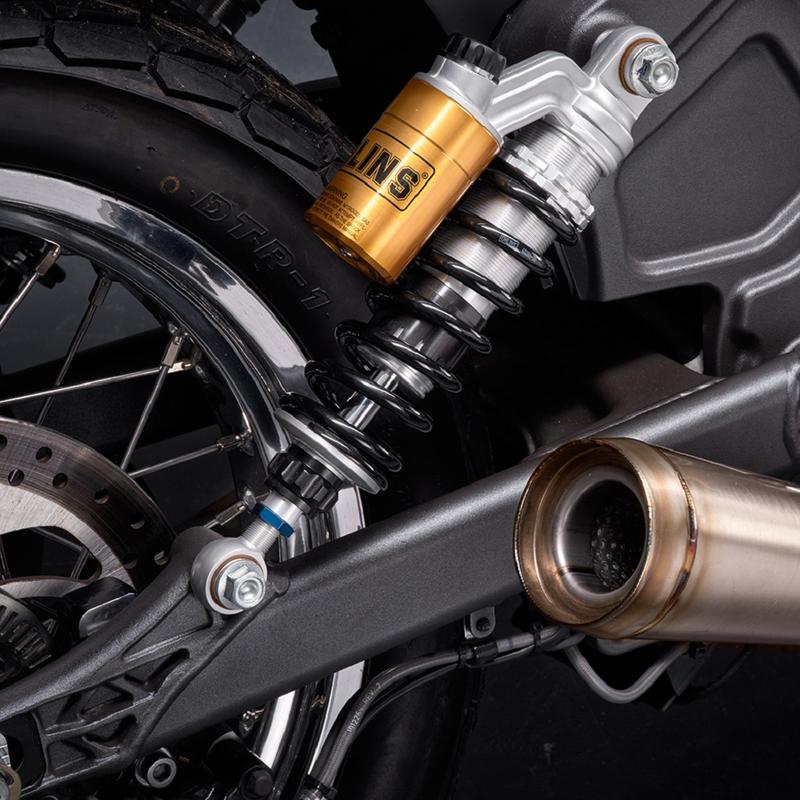 車頭號碼牌、後Ohlins避震器則是選配件