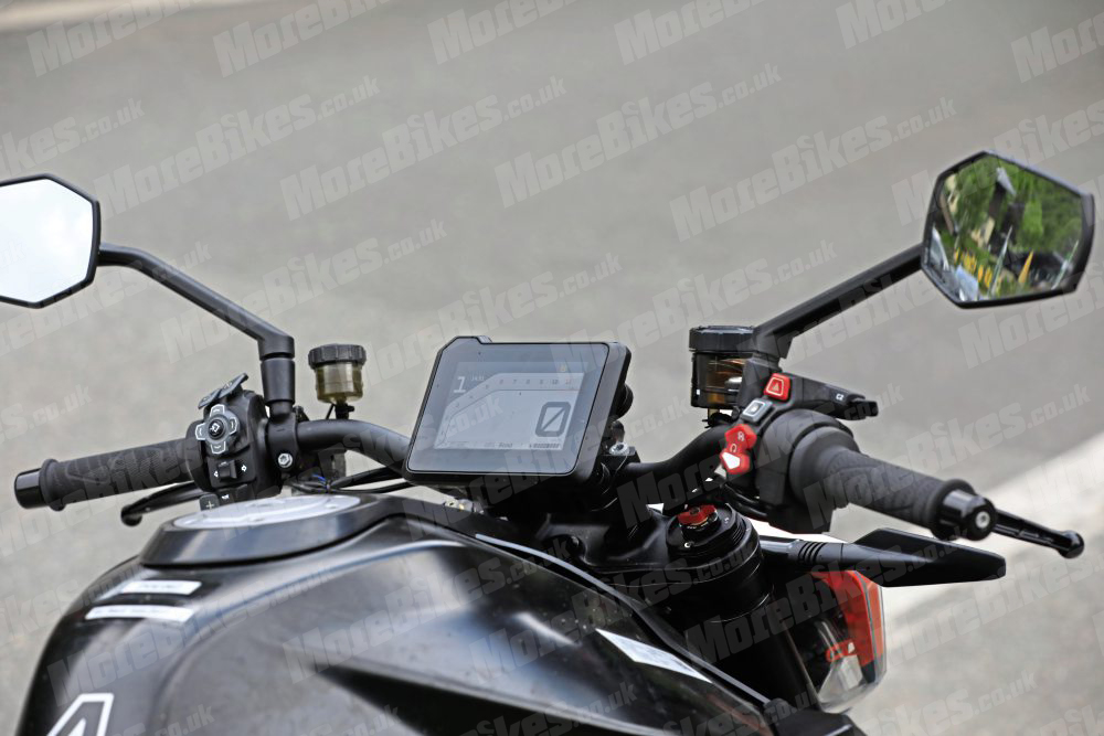 儀表部分預計會用上TFT全彩的液晶螢幕，同時搭配上更強化的電控系統