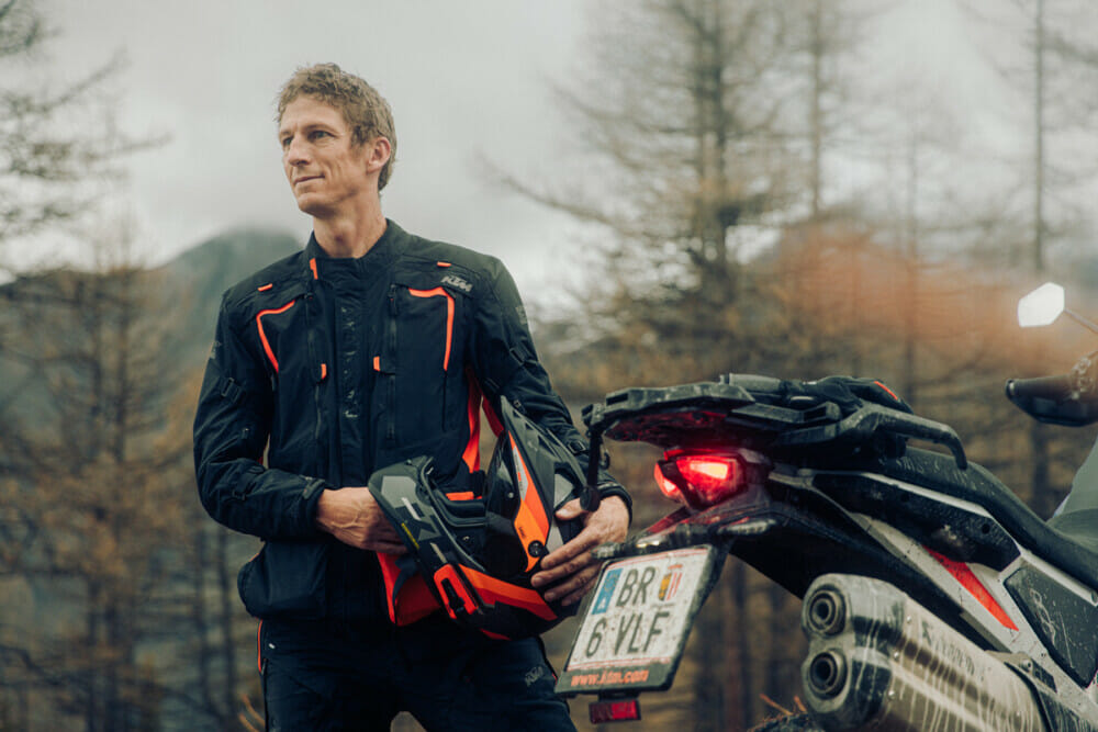 作為與野性十足的KTM聯名產品,防水、防塵、防泥是基本的