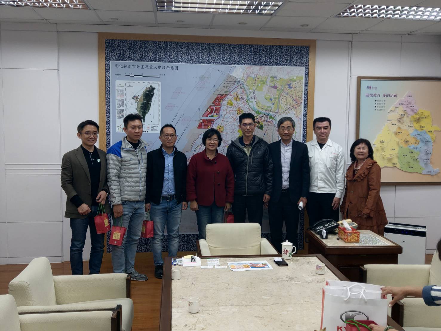 KYMCO、YAMAHA、SYM經銷商代表聯合拜訪彰化王惠美縣長，王縣長應允彰化地區民眾油、電車補助一律相同，達成「油電平權」的訴求