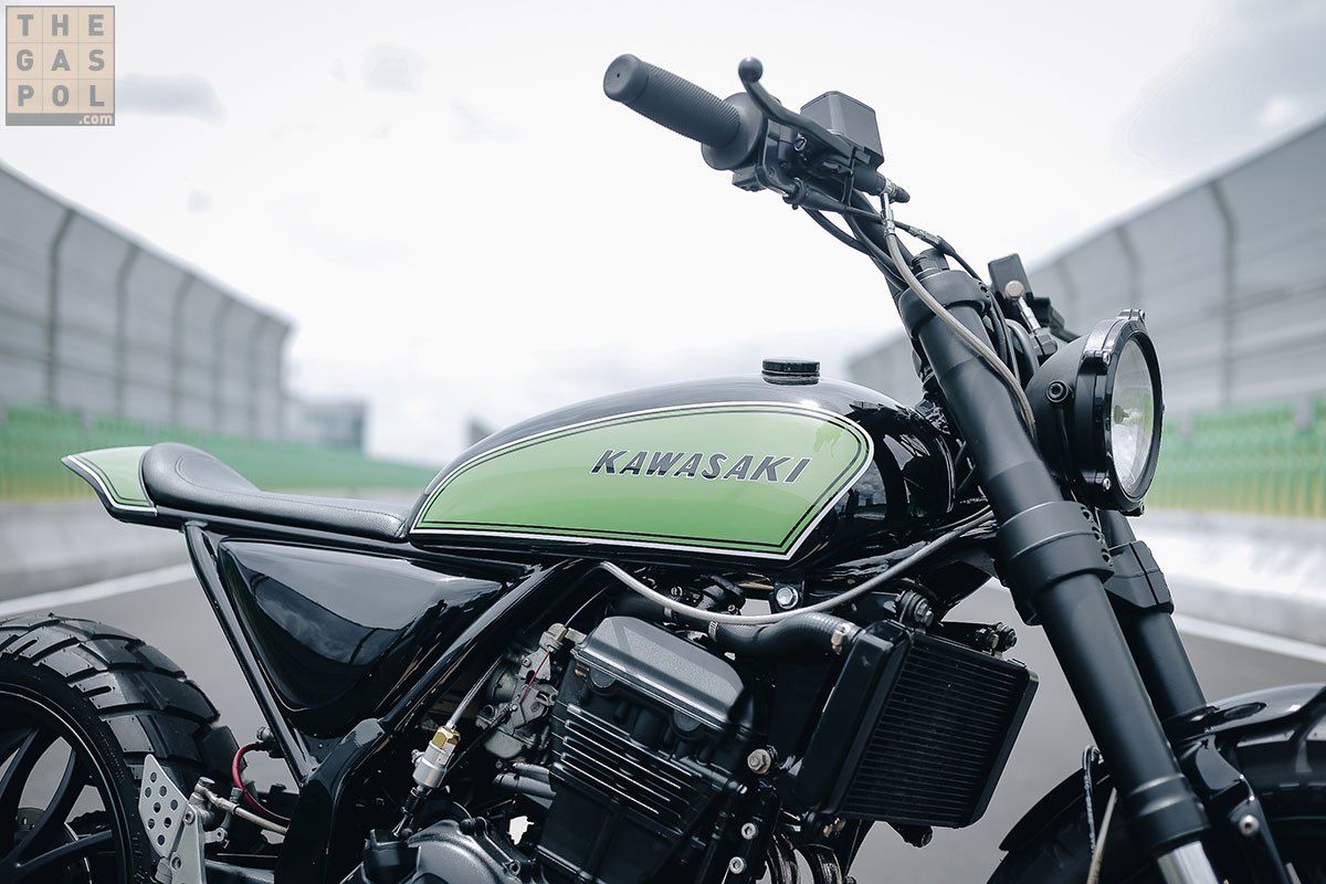 改裝者把副車架都切掉，自己重新製作一顆水滴型油箱