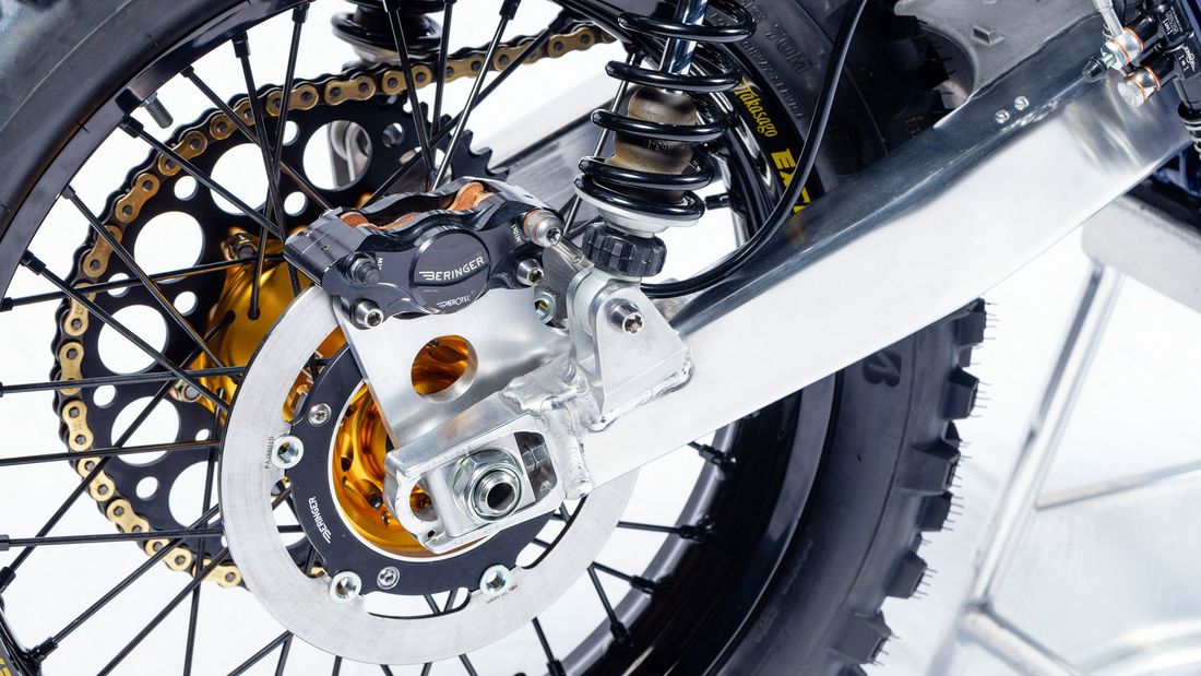 Excel鋼絲框配上Beringer的卡鉗與碟盤