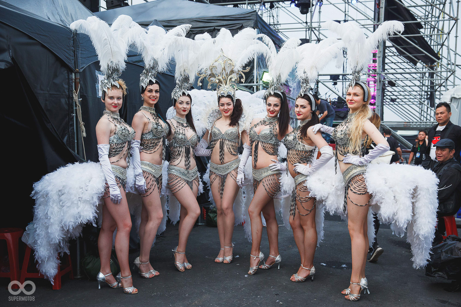 為大家熱情開場的七位性感森巴舞女郎