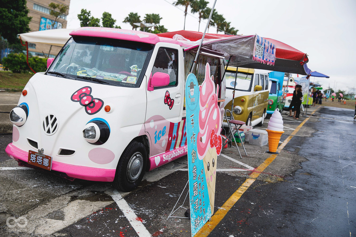 眾多胖卡設攤，讓主餐前嘴饞的騎士都能享用點心