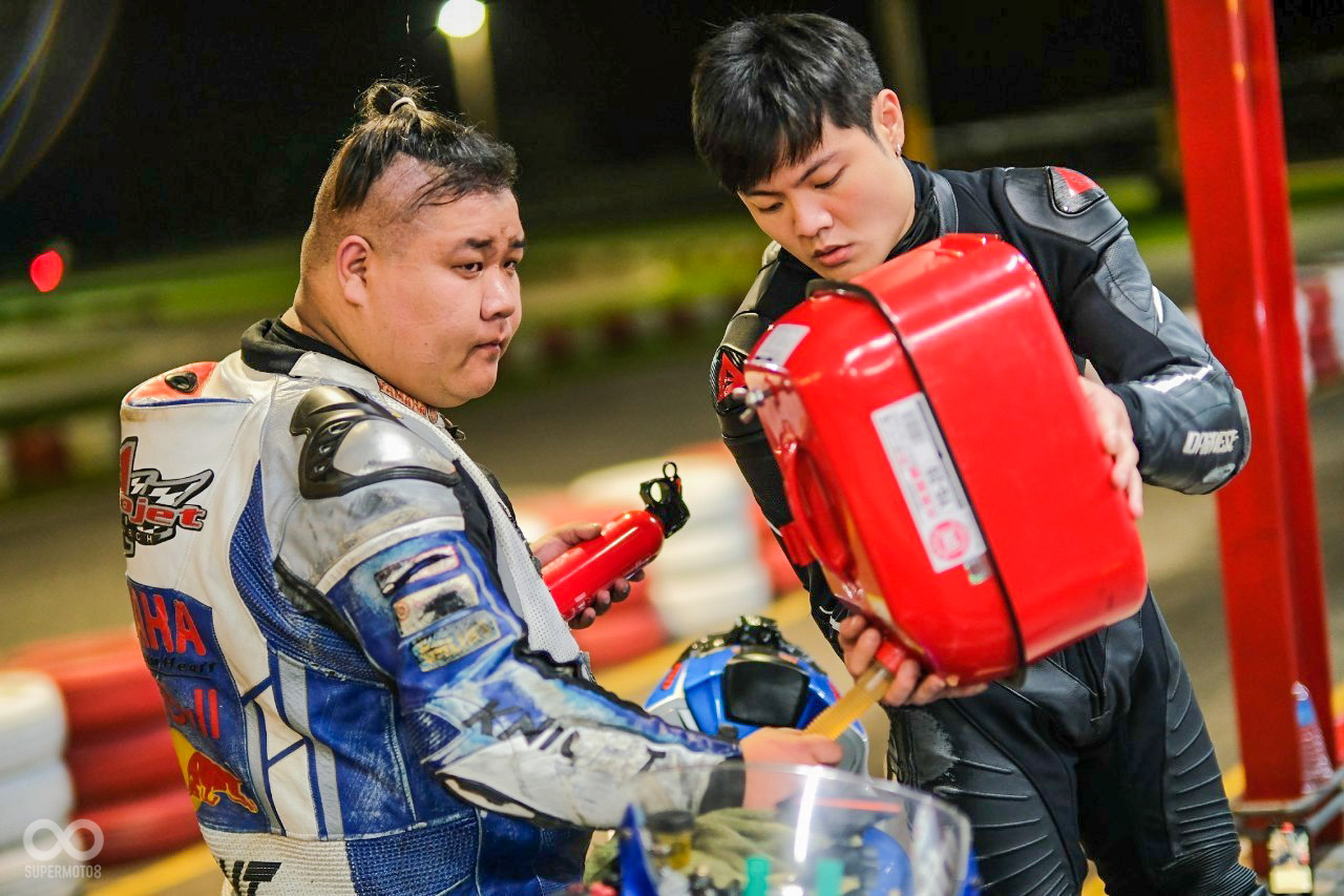 夜晚的賽車場，讓人有種類似MotoGP卡達夜戰錯覺