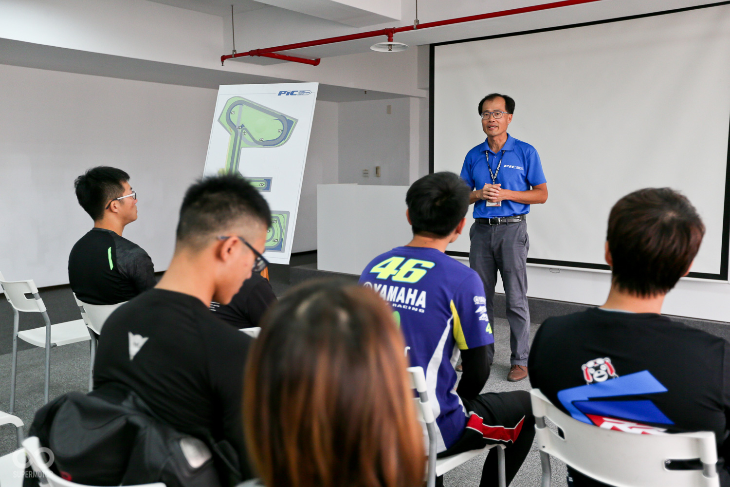 PIC大鵬灣國際賽車場 副總 駱衡陽,說明推行賽車運動與安全駕駛教育的重要性